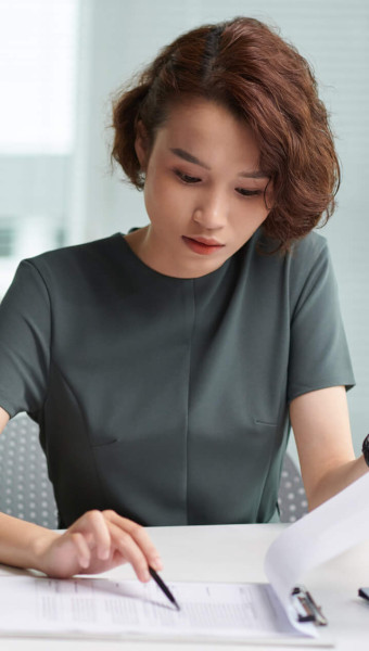 海外営業に強い人材が
見つからない